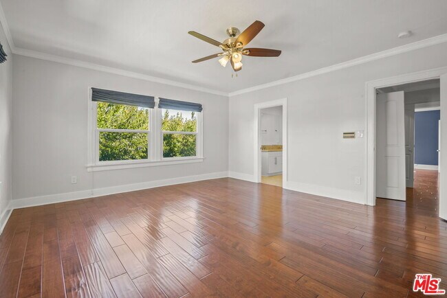 Building Photo - 975 Westchester Pl