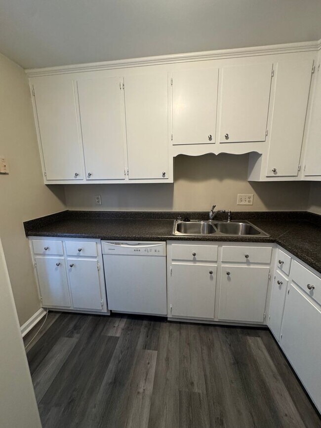 Building Photo - 4402 American Dr