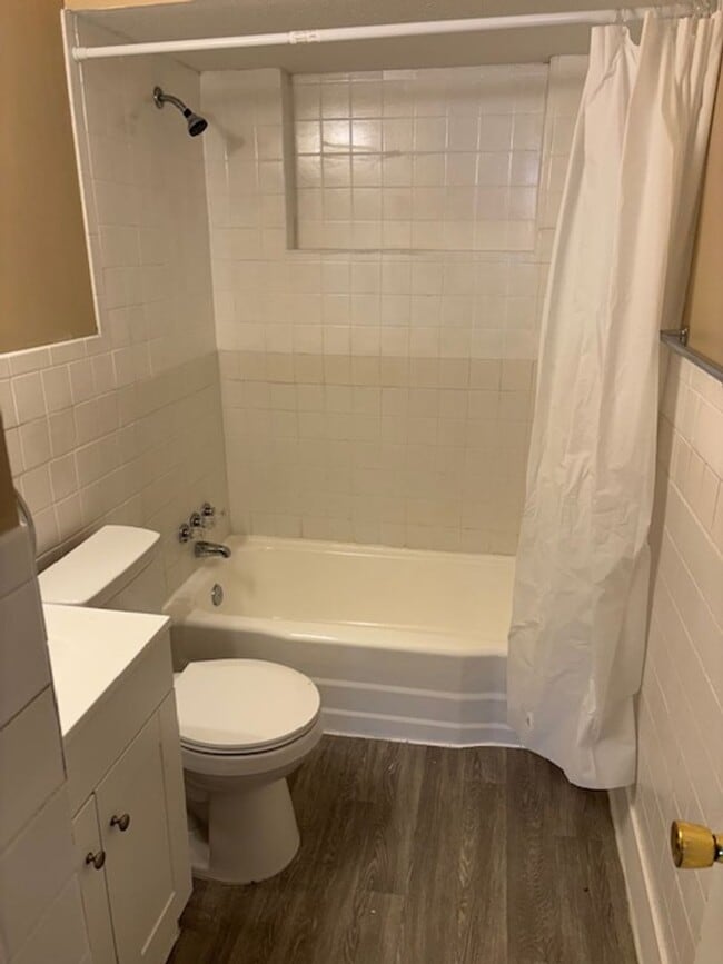 Building Photo - Charming Home You’ll Love Coming Home To.