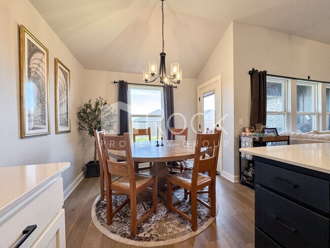 Building Photo - 3-bedroom home with Storm Shelter in Westmoore area