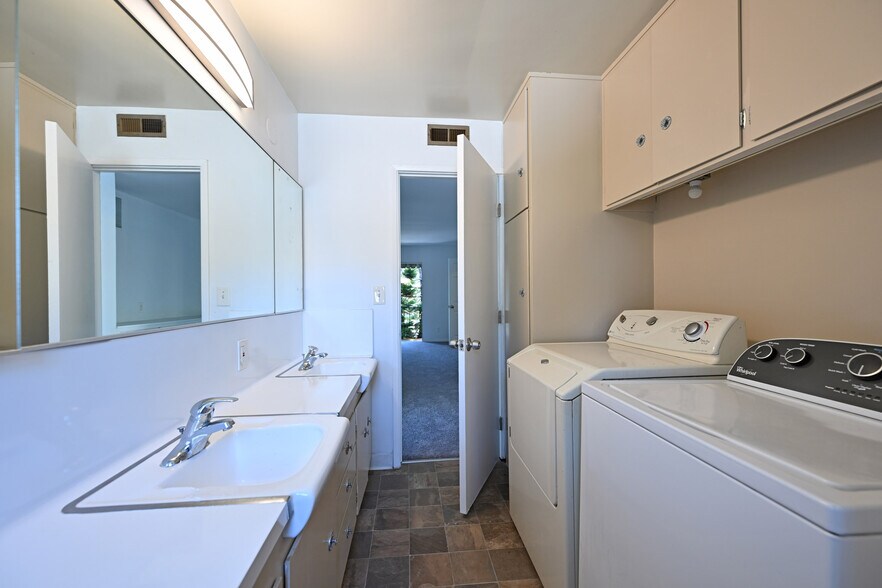 Building Photo - 11063 Ohio Ave