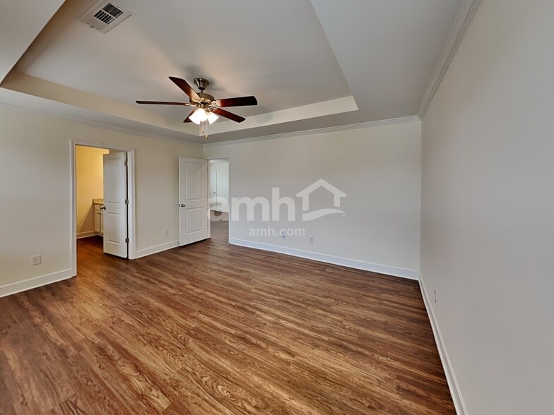 Building Photo - 5063 Trailwater Dr