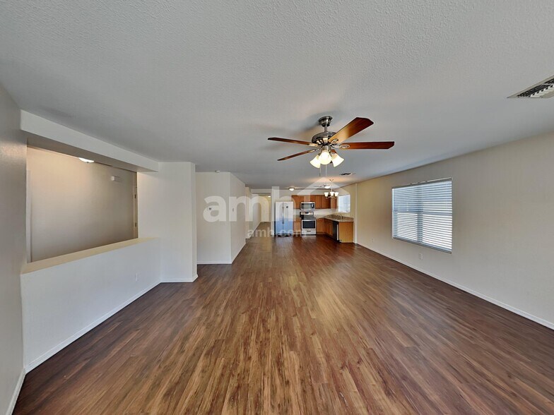 Building Photo - 286 E Mountain Alder St