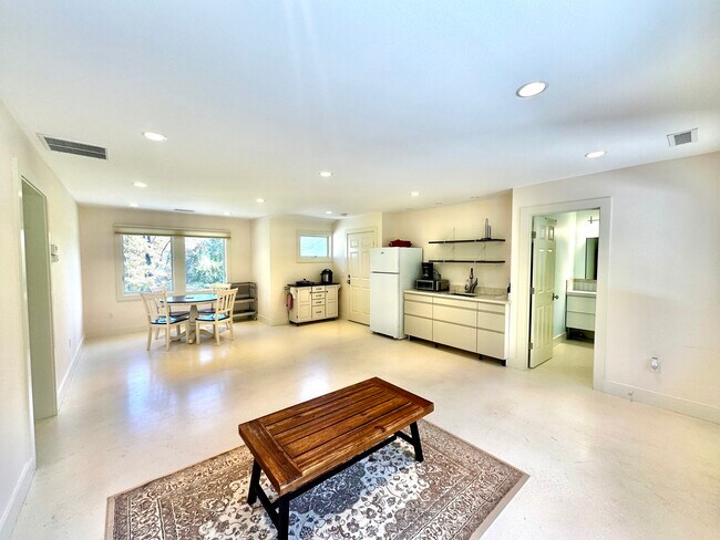 Building Photo - 175 Arch Bridge Rd