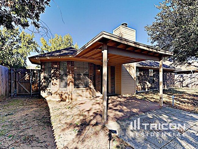 Building Photo - 1112 Brittany Dr