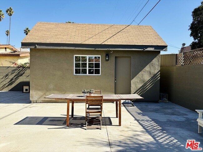 Building Photo - 2130 W 29th Pl