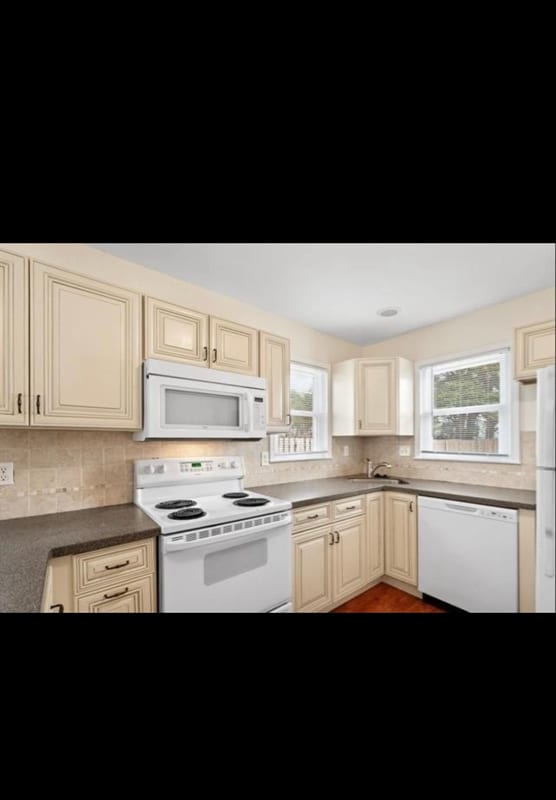 Building Photo - 1004 Belle Dr