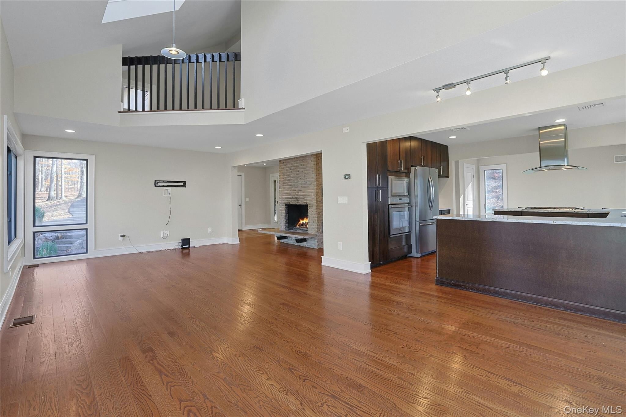 Building Photo - 300 Clausland Mountain Rd