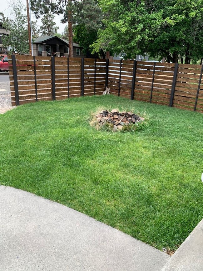 Building Photo - Updated Home in Oldmill