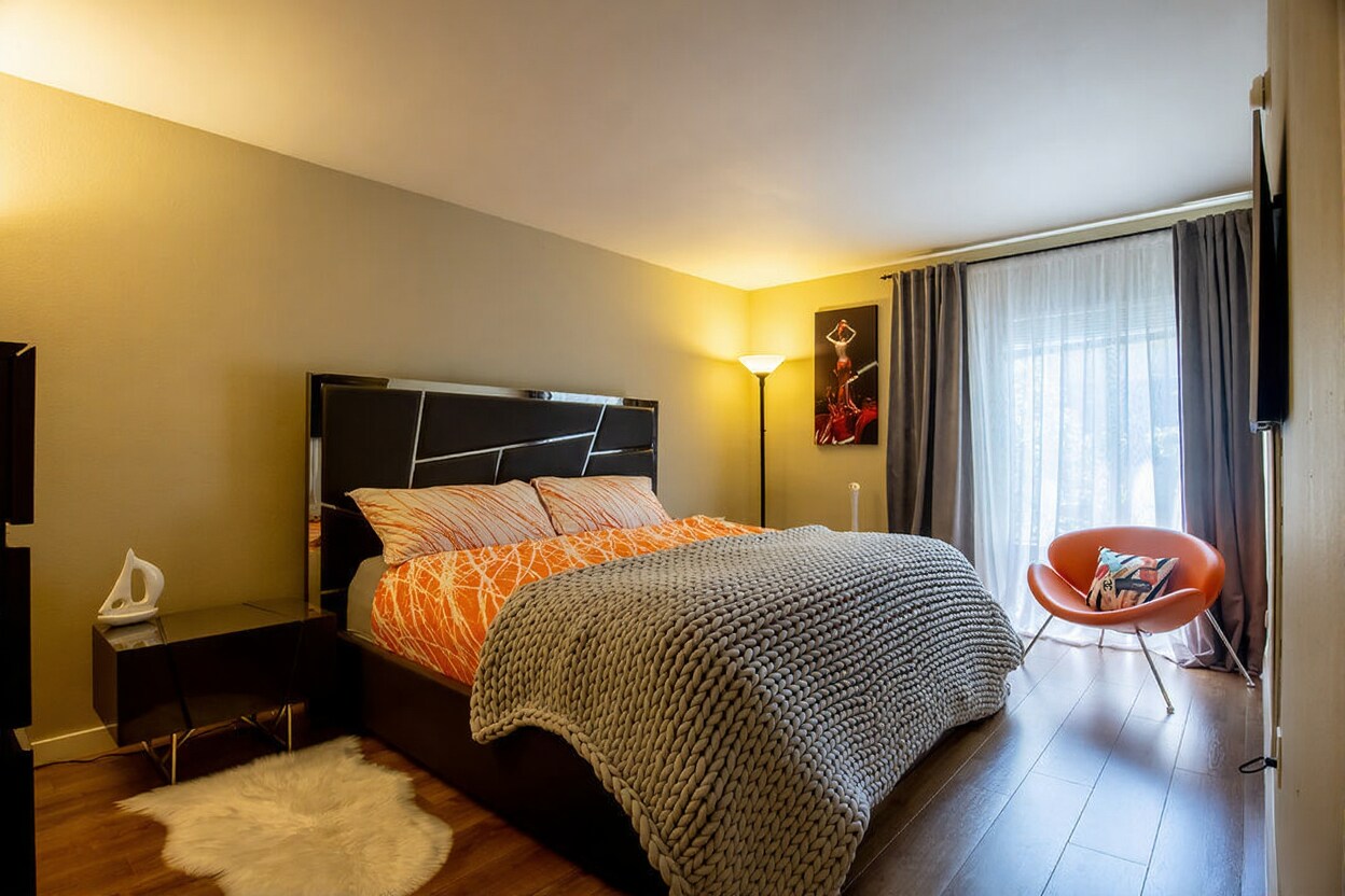 Building Photo - 18350 Hatteras St