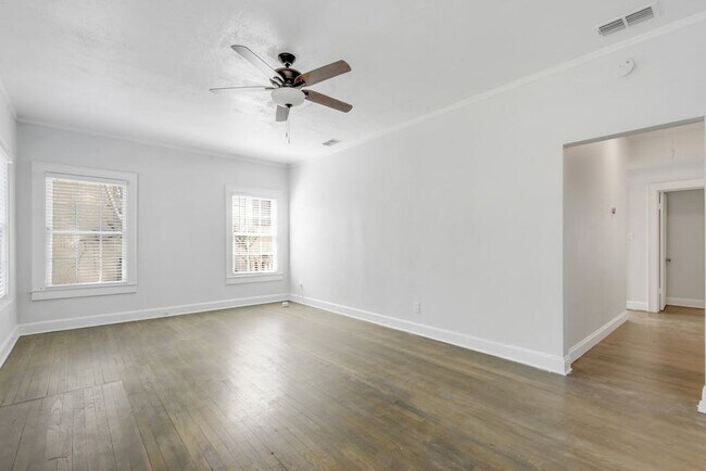 Building Photo - 403 E 32nd St