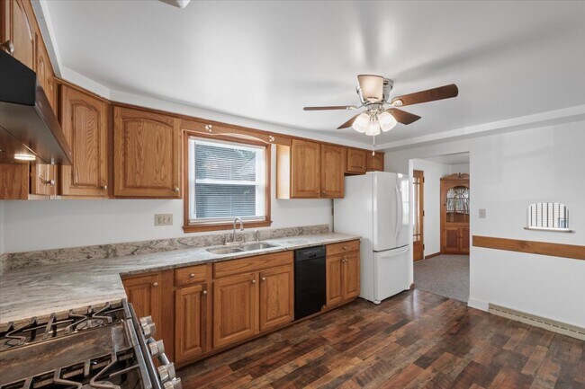 Building Photo - 3635 Poplar Ave