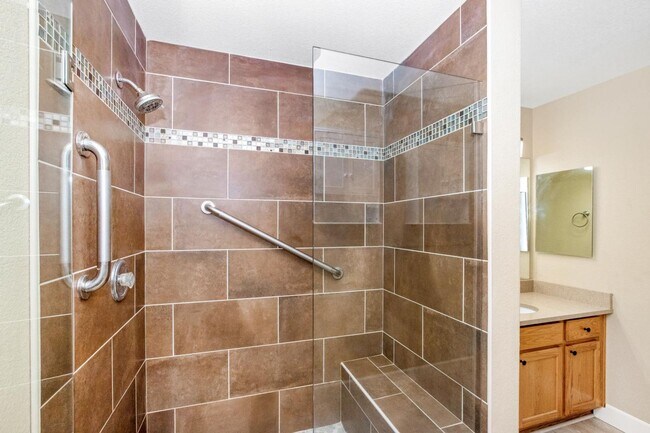 Building Photo - Spacious Patio Home 3 Bed 3 Bath