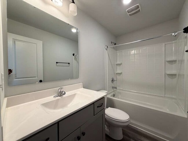 Building Photo - 2029 Statesville Ave