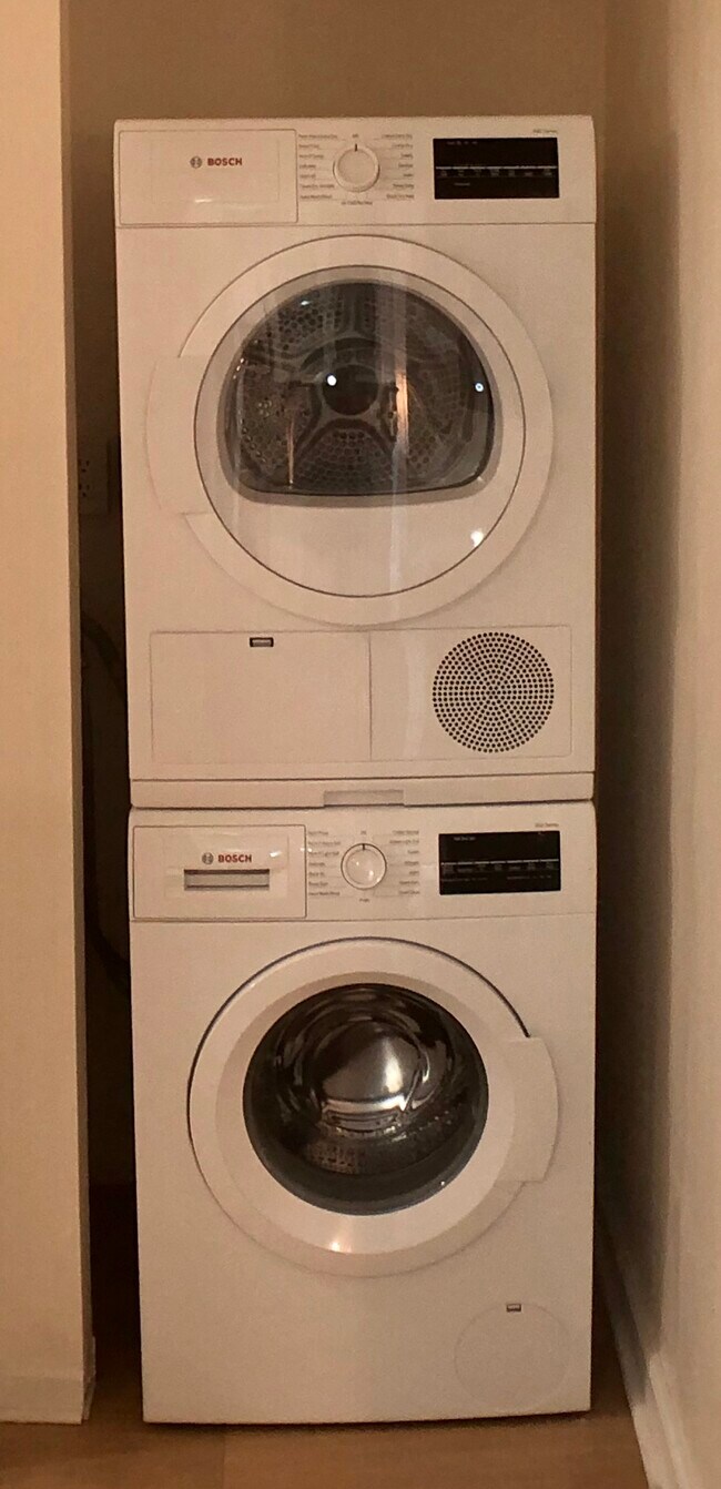 Washer/Dryer - 1239 Vermont Ave NW