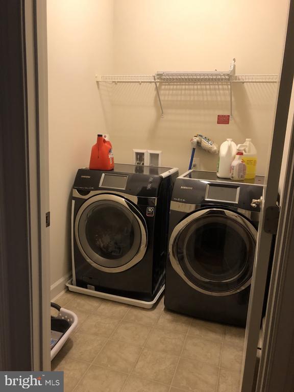 Building Photo - 44388 Foxthom Terrace