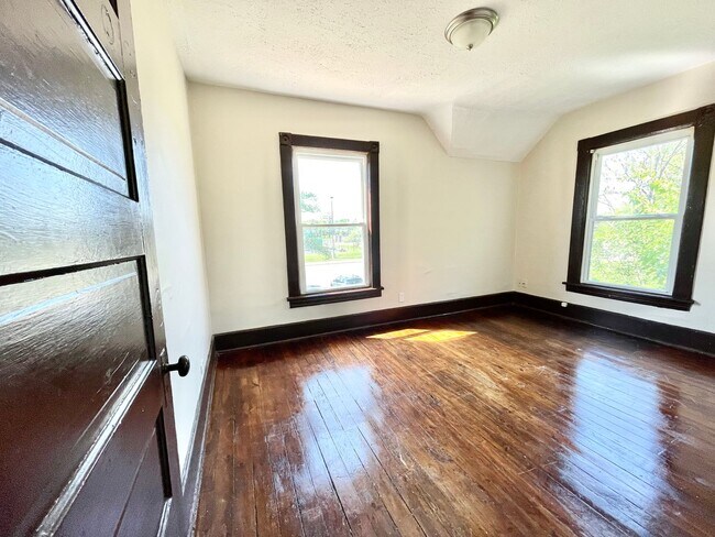 Building Photo - 1639-1639 E 31st St