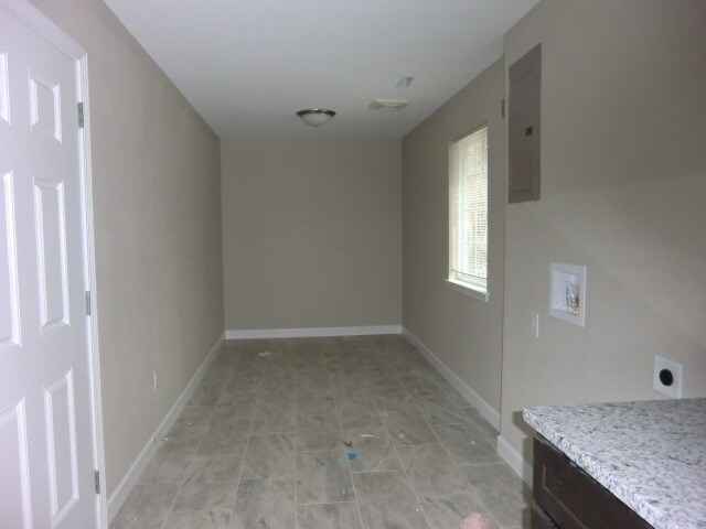 Building Photo - 1338 Village Circle Dr