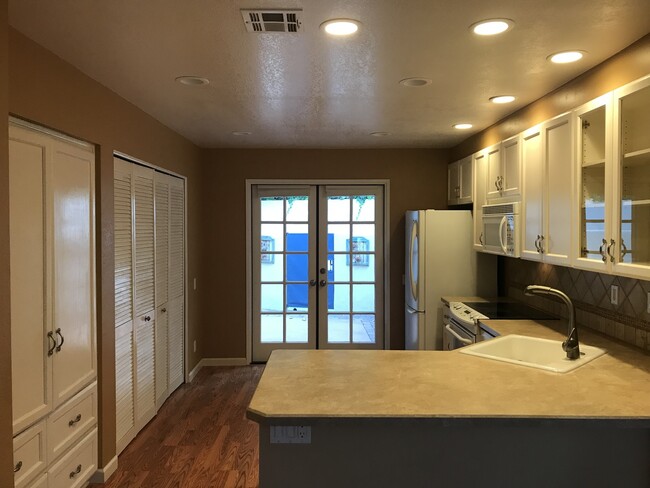 Building Photo - San Roque 3 Bedroom Townhouse - Available Late January