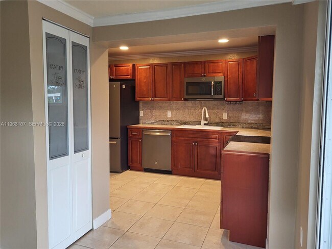 Building Photo - 30 NE 56th St