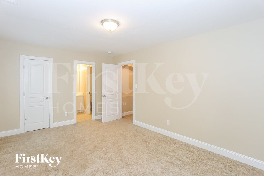 Building Photo - 4934 Hawfield St