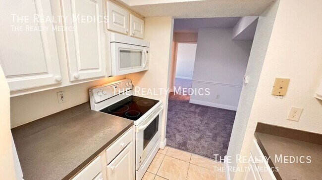 Building Photo - 3700 Idlebrook Cir