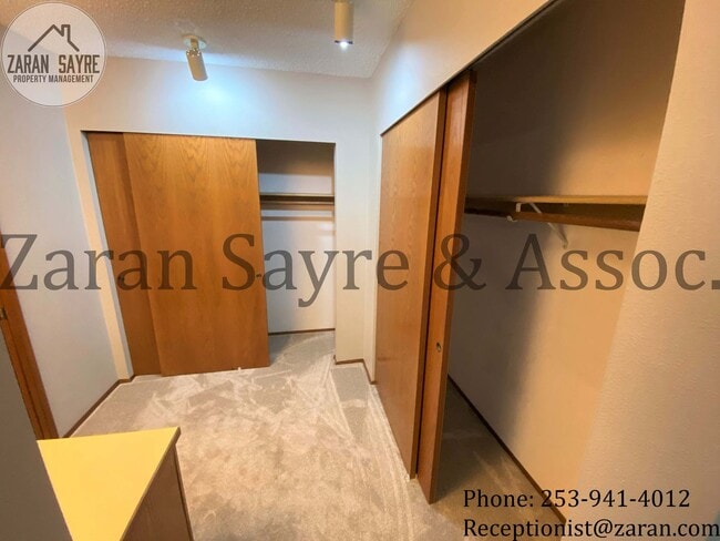 Building Photo - 428 - Spectacular Townhouse with Ultimate Privacy