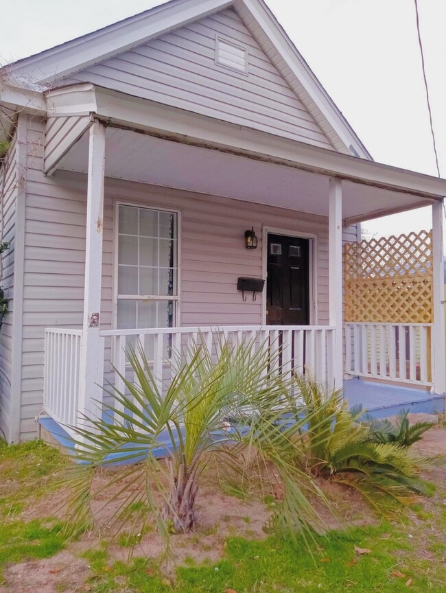 Building Photo - 2327 Gardner St