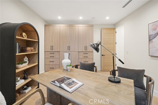 Building Photo - 4551 Alonzo Ave