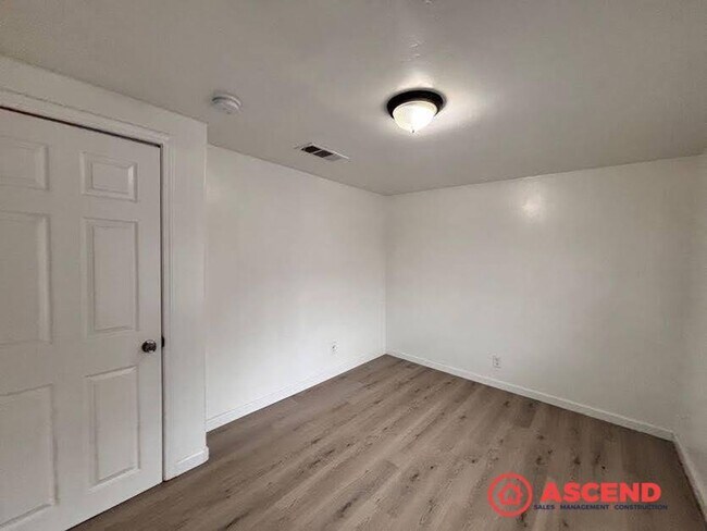 Building Photo - 201 E 1st St