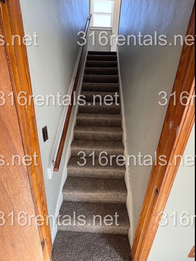 Building Photo - $975 - 3 bed 1 bath - Single Family Home