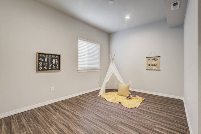 Building Photo - Upgraded Ranch Home in Lake of the Rockies...