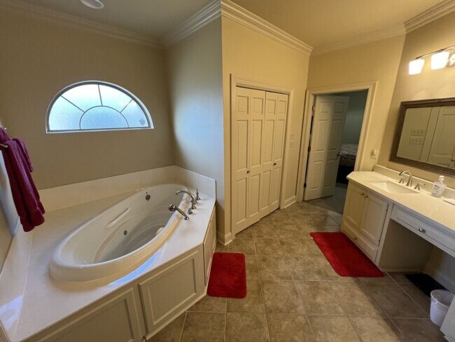 Building Photo - Beautifully Furnished 4-Bedroom Home in Zachary's Audubon Lakes!