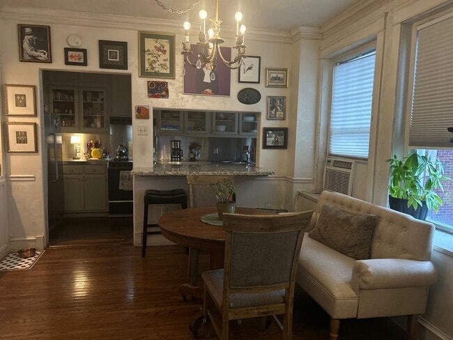 Building Photo - Gorgeous Condo in Sophian Plaza!