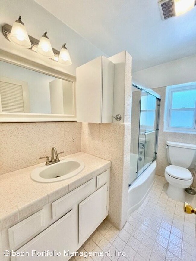 Building Photo - 2 br, 1 bath House - 155 N El Camino Real #5
