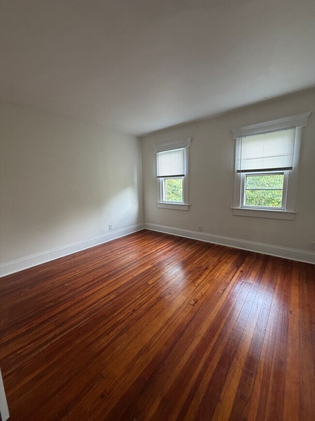 Building Photo - 297 Reinhard Ave