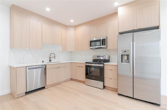 Building Photo - 6217 Sylvia Ave