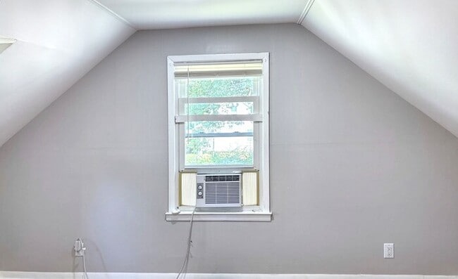 Building Photo - 312 Robinwood Ave