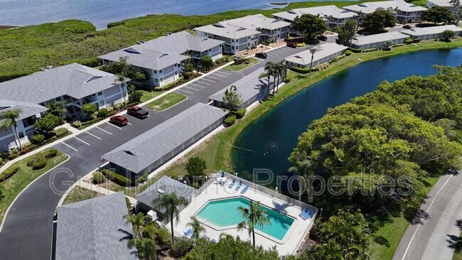 Building Photo - 1141 Edgewater Cir