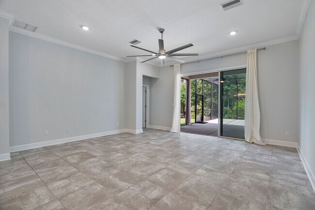Building Photo - 150 Whisper Rock Dr