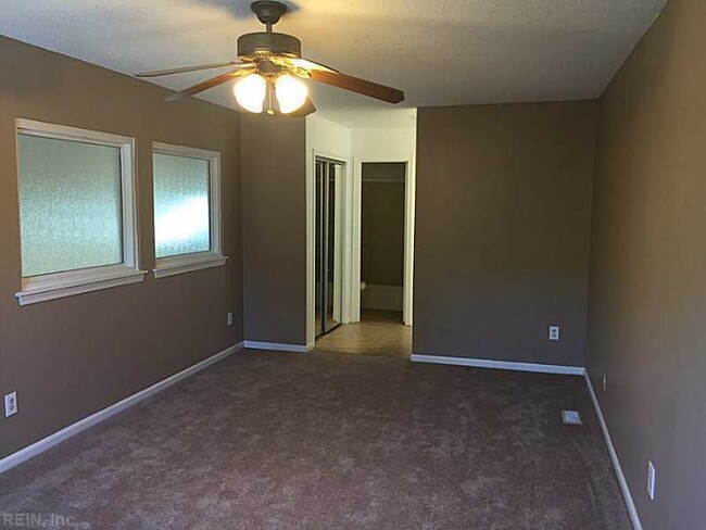 Building Photo - 3 bed, 2 bath home in Kempsville with upgr...