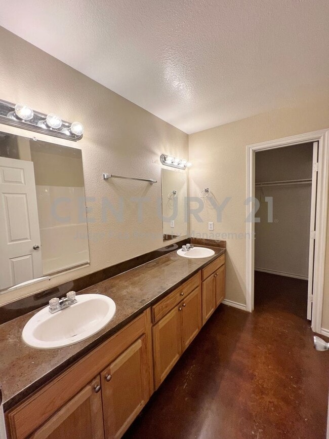 Building Photo - 120 Sunburst Ct