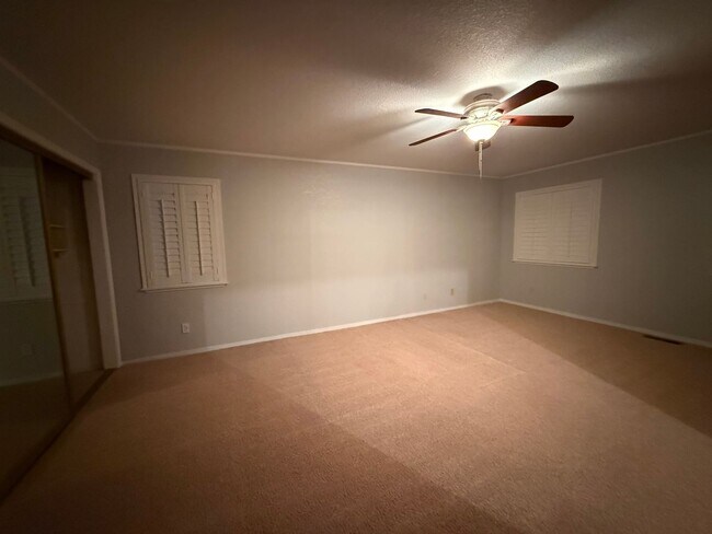 Building Photo - Beautiful expansive home for lease