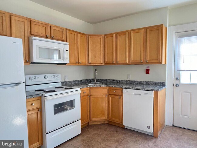 Building Photo - 2528 Poplar St