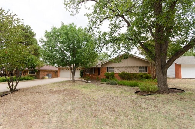 Primary Photo - Super cute 3 bedroom, 2 bath home in the s...