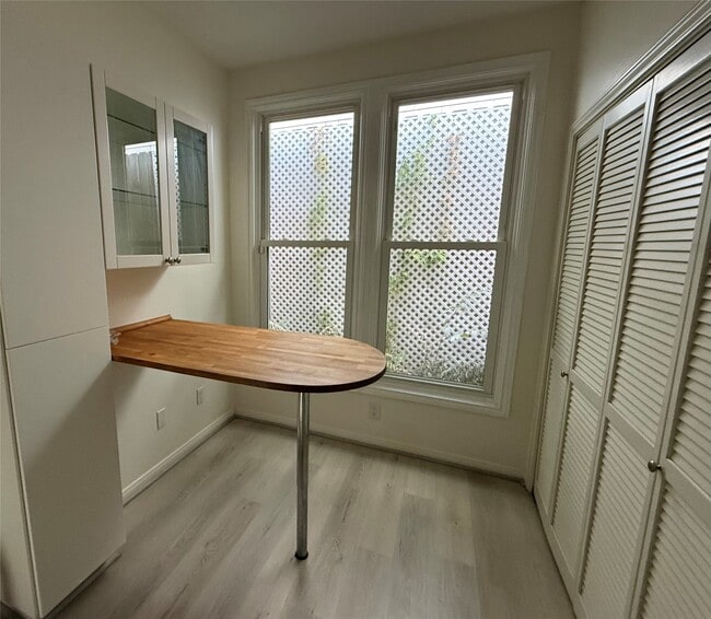 Building Photo - 3619 Mulberry St