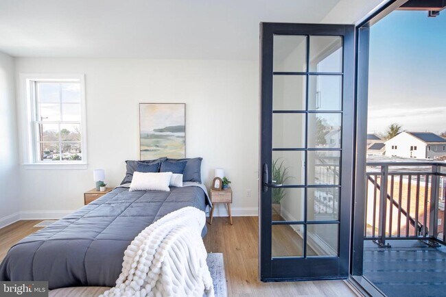 Building Photo - 123 S Washington St