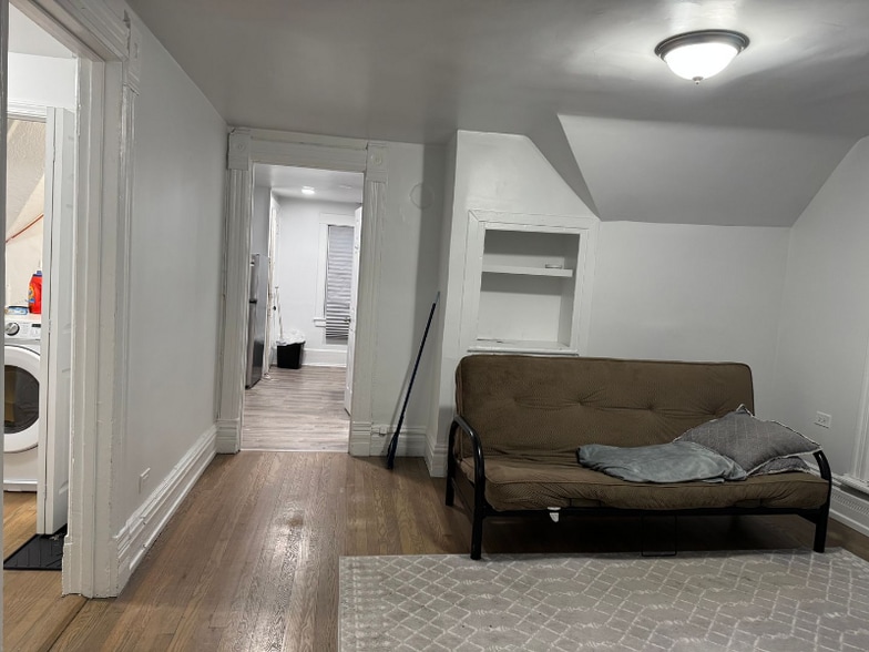 Building Photo - 3111 N Clifton Ave