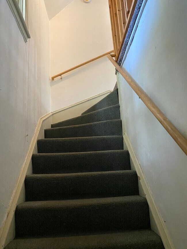 Building Photo - In the Heart of Dinkytown - Amazing 6 bedroom Victorian Rental Home,  Fall 2026!