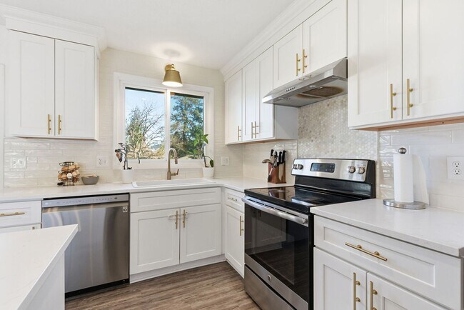 Building Photo - Stunning Fully Renovated 4BR + Bonus on Spokane's South Hill - Chef's Kitchen, 2-Car Garage & Bac...